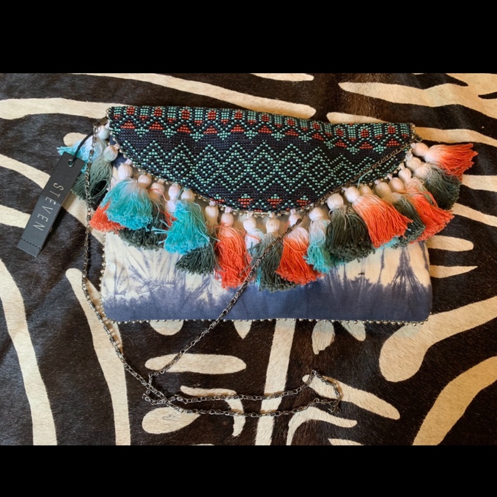 NWT Tasseled Steve Madden Clutch! - Picture 2 of 4